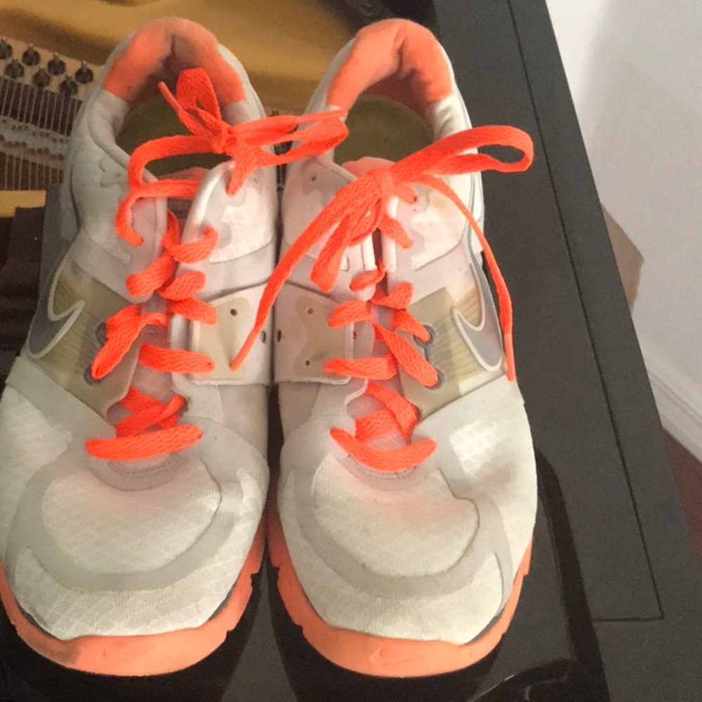 Nike women’s dynamic support shoes